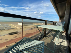 Lichtrijk vakantie-appartement met zeezicht